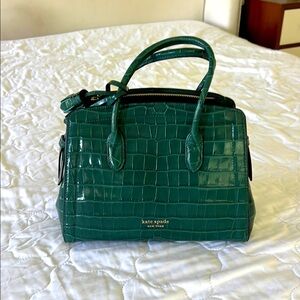 Kate Spade Green Croc-Embossed Handbag
NEVER WORN
STRAP IS ATTACHED